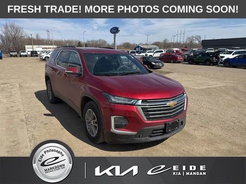 Used 2023 Chevrolet Traverse LT image 1