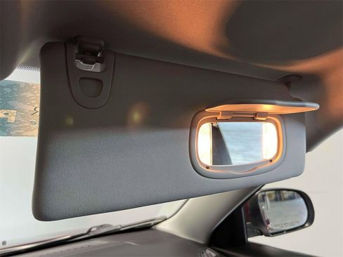 Used 2021 Jeep Cherokee Limited image 36