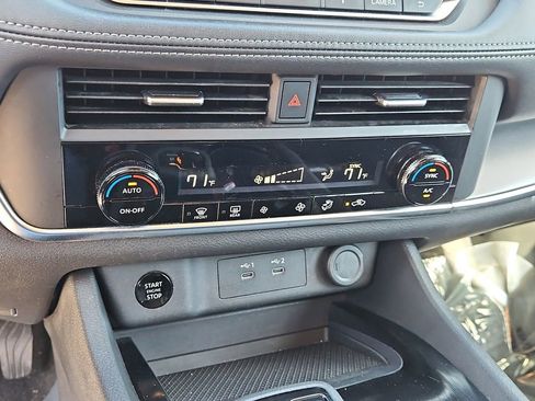 Used 2024 Nissan Rogue SV FWD image 29