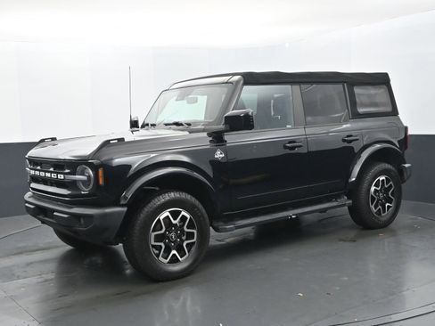 Used 2022 Ford Bronco Outer Banks image 1