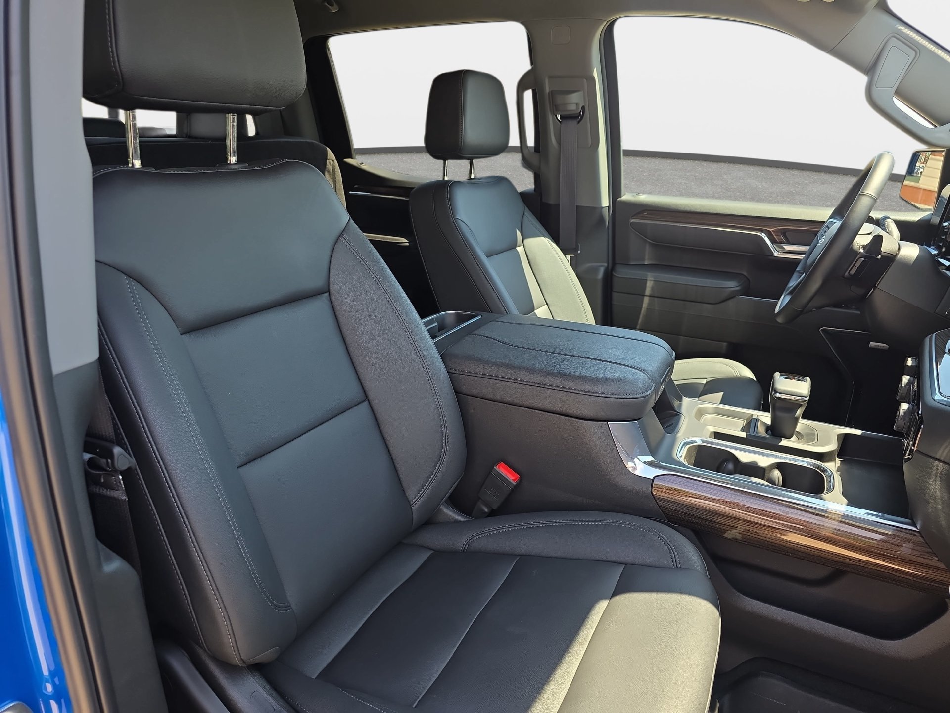 Used 2025 Chevrolet Silverado 1500 LT Trail Boss w/ Convenience Package II AWD/4WD image 10