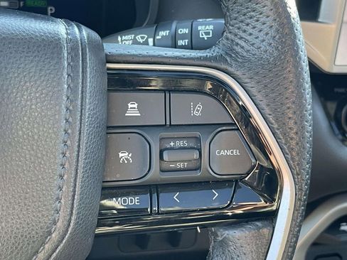 Used 2023 Toyota Sequoia Limited image 23