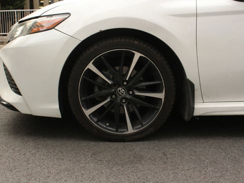 Used 2019 Toyota Camry XSE FWD image 11