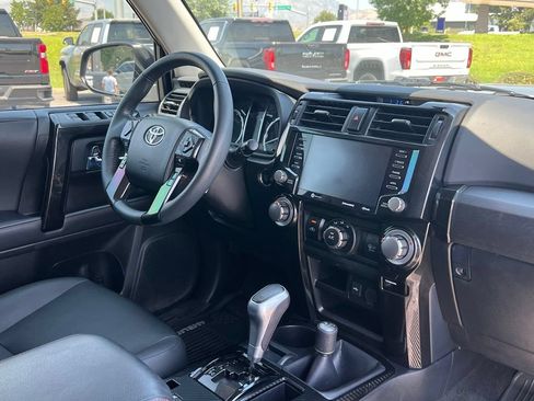 Used 2020 Toyota 4Runner TRD Off-Road Premium w/ Moonroof Package AWD/4WD image 18