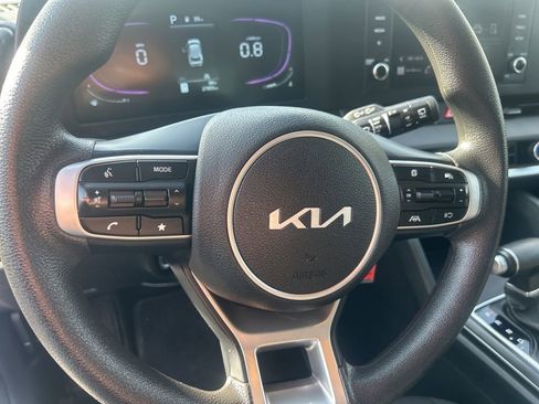 Used 2025 Kia Sportage LX image 17