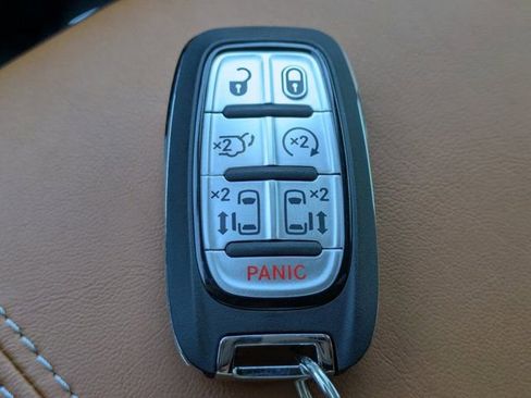 New 2026 Chrysler Pacifica Pinnacle image 25