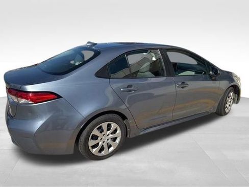 Used 2021 Toyota Corolla LE image 5