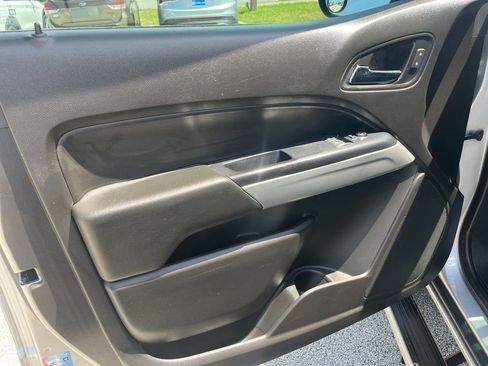 Used 2017 Chevrolet Colorado LT w/ Redline Special Edition RWD image 11