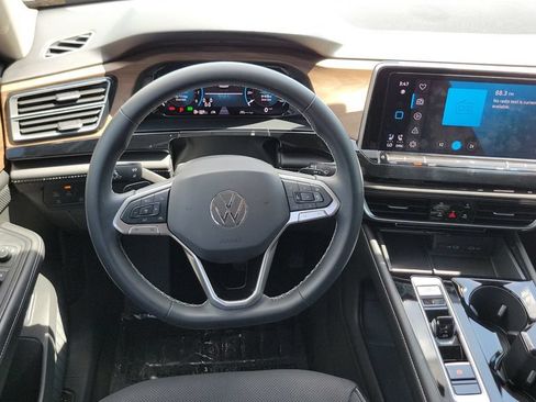 Used 2024 Volkswagen Atlas SE FWD image 12