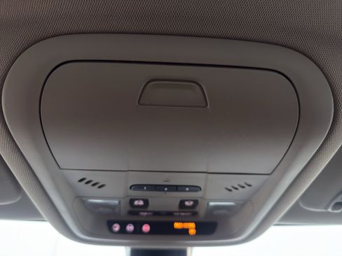 Certified 2018 GMC Acadia Denali w/ Technology Package AWD/4WD image 23