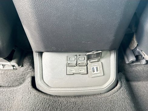Used 2023 Toyota Highlander XLE FWD image 28