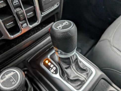 Used 2020 Jeep Wrangler Unlimited Sahara image 23