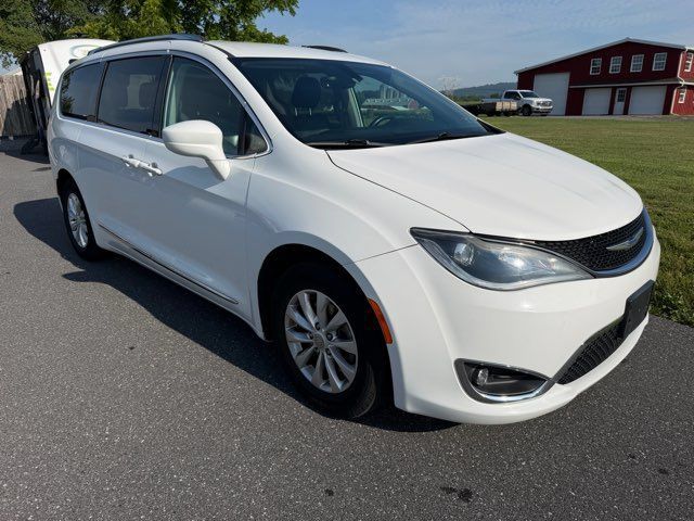 Used 2019 Chrysler Pacifica Touring-L FWD image 6