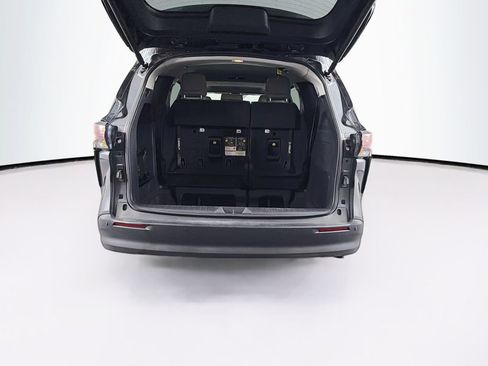 Used 2025 Toyota Sienna XLE FWD image 26