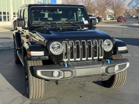 Used 2022 Jeep Wrangler Unlimited Sahara w/ Cold Weather Group image 5