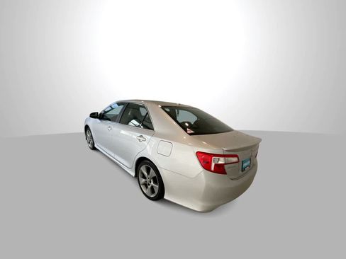 Used 2012 Toyota Camry SE FWD image 6