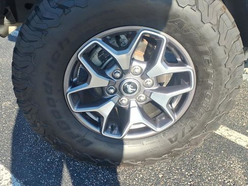 Used 2023 Ford Bronco Badlands image 9
