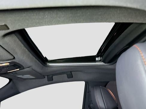 Used 2022 Toyota Sienna XSE image 33