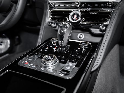 Used 2024 Bentley Flying Spur W12 image 48