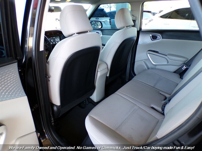 Used 2020 Kia Soul LX FWD image 19