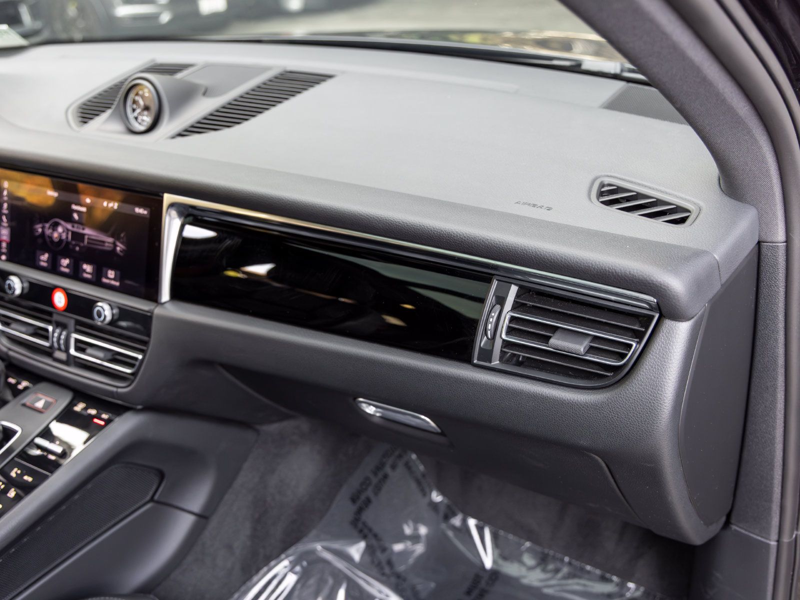 Used 2023 Porsche Macan AWD/4WD image 63