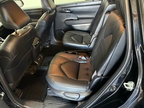 Used 2023 Toyota Highlander L image 28