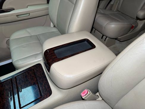 Used 2007 GMC Yukon Denali image 38