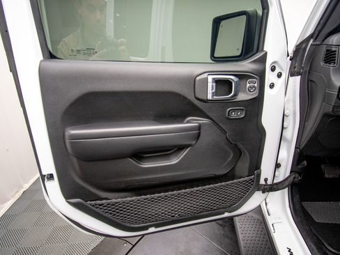 Used 2024 Jeep Wrangler Unlimited Rubicon AWD/4WD image 29