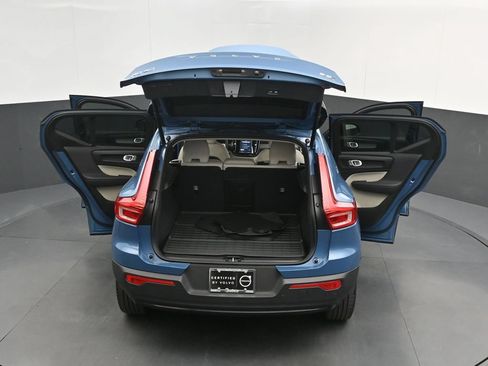 Certified 2023 Volvo XC40 B5 Plus w/ Climate Package AWD/4WD image 40