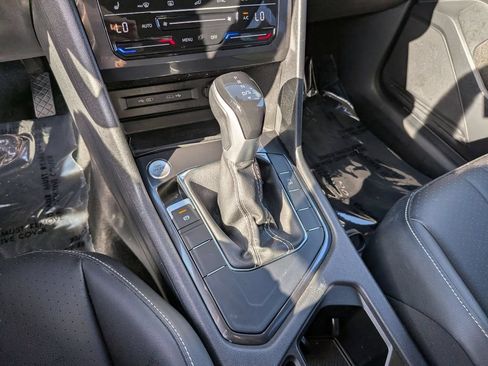 Certified 2023 Volkswagen Tiguan SE FWD image 21