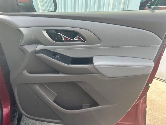 Used 2021 Chevrolet Traverse LT FWD image 44