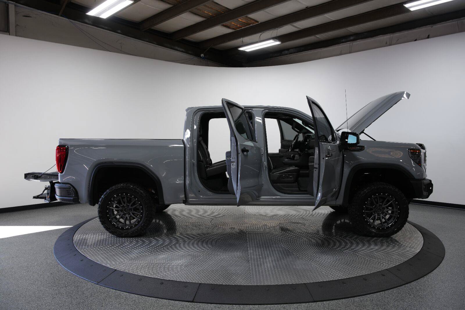 Used 2024 GMC Sierra 1500 AT4X w/ AT4X AEV Edition AWD/4WD image 11