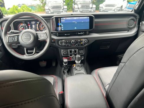 Used 2024 Jeep Wrangler Unlimited Rubicon AWD/4WD image 17