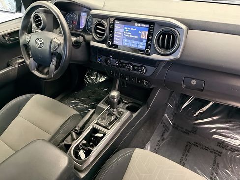 Used 2020 Toyota Tacoma TRD Off-Road w/ Technology Package AWD/4WD image 12