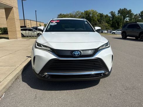 Used 2024 Toyota Venza XLE AWD/4WD image 7