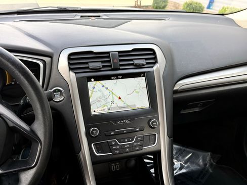 Used 2019 Ford Fusion SE FWD image 30