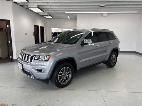 Used 2021 Jeep Grand Cherokee Limited w/ Trailer Tow Group IV AWD/4WD image 3