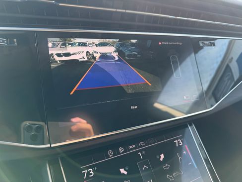 Used 2023 Audi Q8 Premium image 20