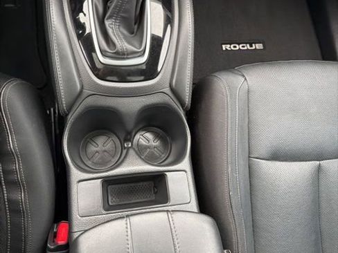 Used 2018 Nissan Rogue SL w/ Premium Package image 23