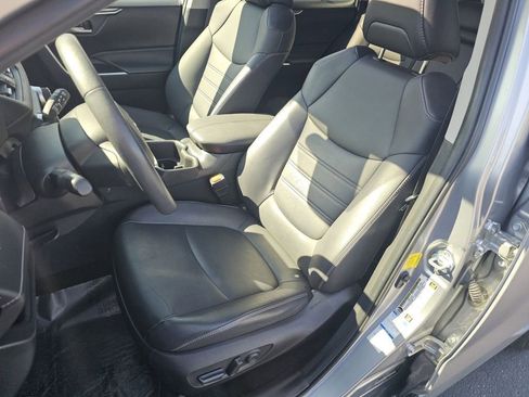 Used 2022 Toyota RAV4 XLE Premium AWD/4WD image 6