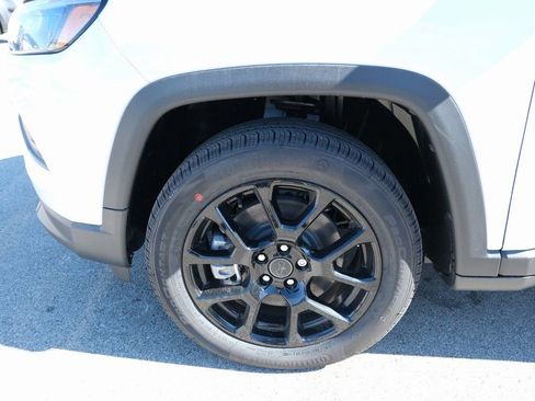 New 2026 Jeep Compass Latitude AWD/4WD image 14