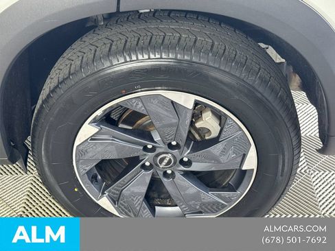 Used 2025 Nissan Rogue SV FWD image 23