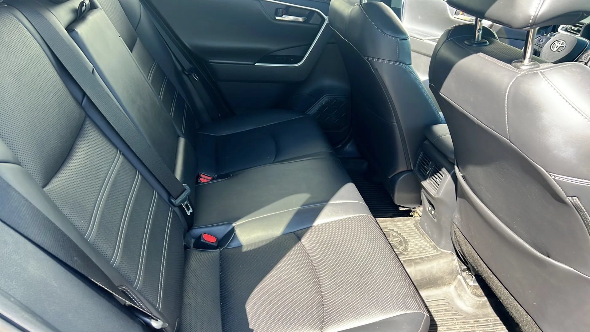 Used 2019 Toyota RAV4 Limited w/ Advanced Technology Package AWD/4WD image 19