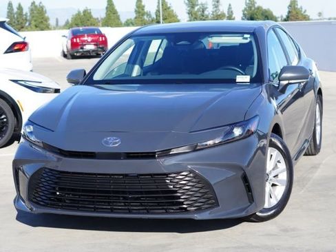 Used 2025 Toyota Camry LE FWD image 4