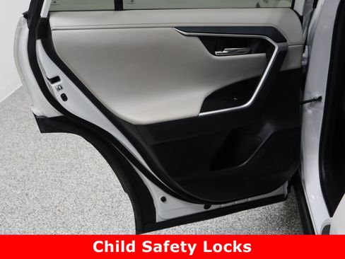 Certified 2020 Toyota RAV4 Limited image 30