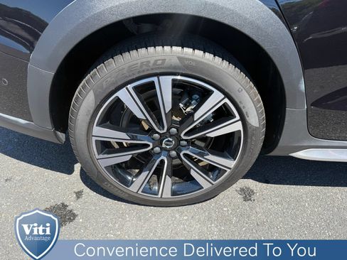 Certified 2025 Volvo V60 B5 Cross Country Ultra w/ Protection Package Premier AWD/4WD image 14
