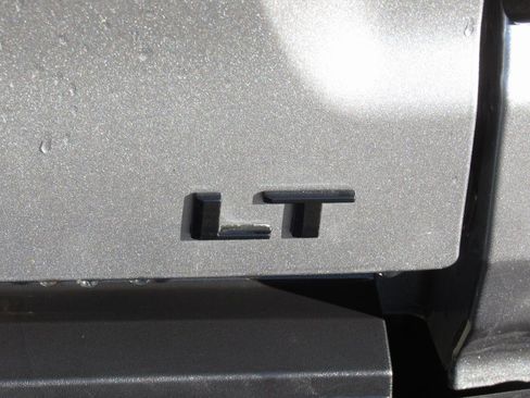 Used 2024 Chevrolet Colorado LT image 10