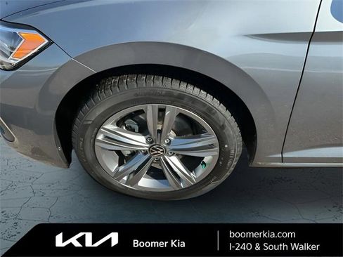 Used 2024 Volkswagen Jetta SE image 9