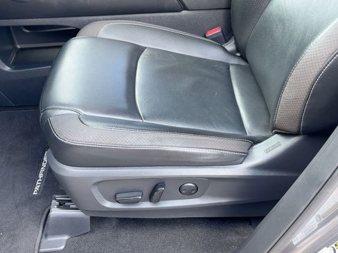 Used 2023 Nissan Pathfinder SL w/ Lighting Package (N92) image 14