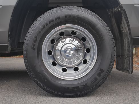Used 2024 RAM 3500 Big Horn w/ Towing Technology Group AWD/4WD image 22